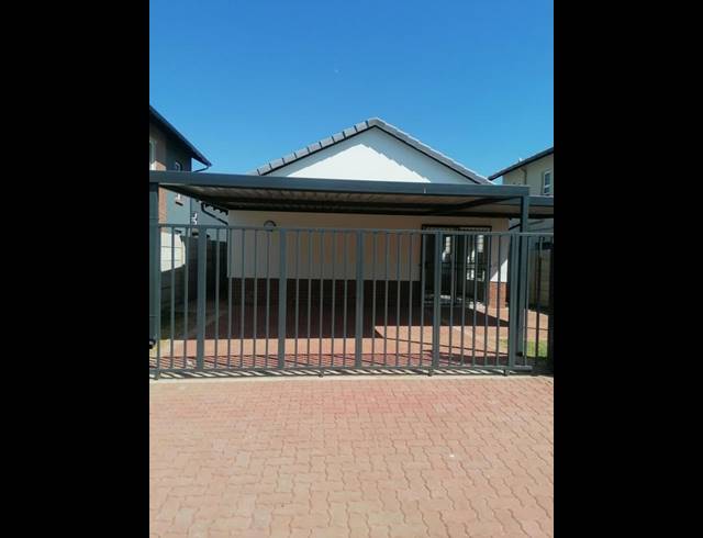 3 BEDROOM TOWNHOUSE FOR SALE IN PARKDENE